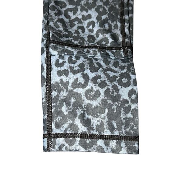 Zyia Active Leggings Scrunchy Butt Light N Luxe Size 8-10 Stone Leopard 7/8 Gym - Picture 7 of 7